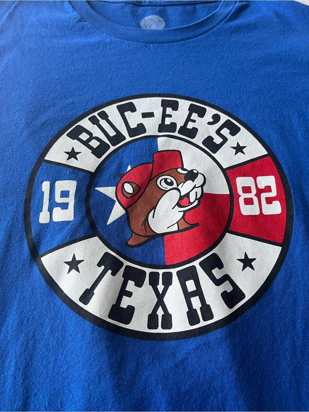 Buc-ee's Medium Texas 1982 Graphic T-Shirt Royal Blue Beaver Mascot Short Sleeve